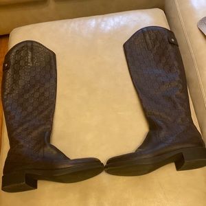 Gucci leather boots with rubber soles, beautiful. Back zipper with snap button.